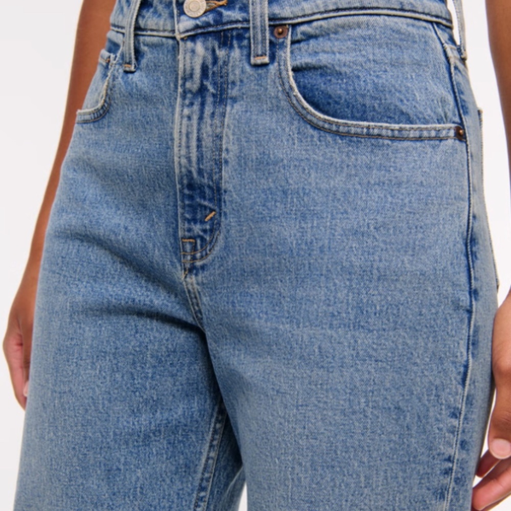 Curve Love High Rise 90s Relaxed Frayed Hem Jean 30 Regular/Sz. 10 - Picture 4 of 6